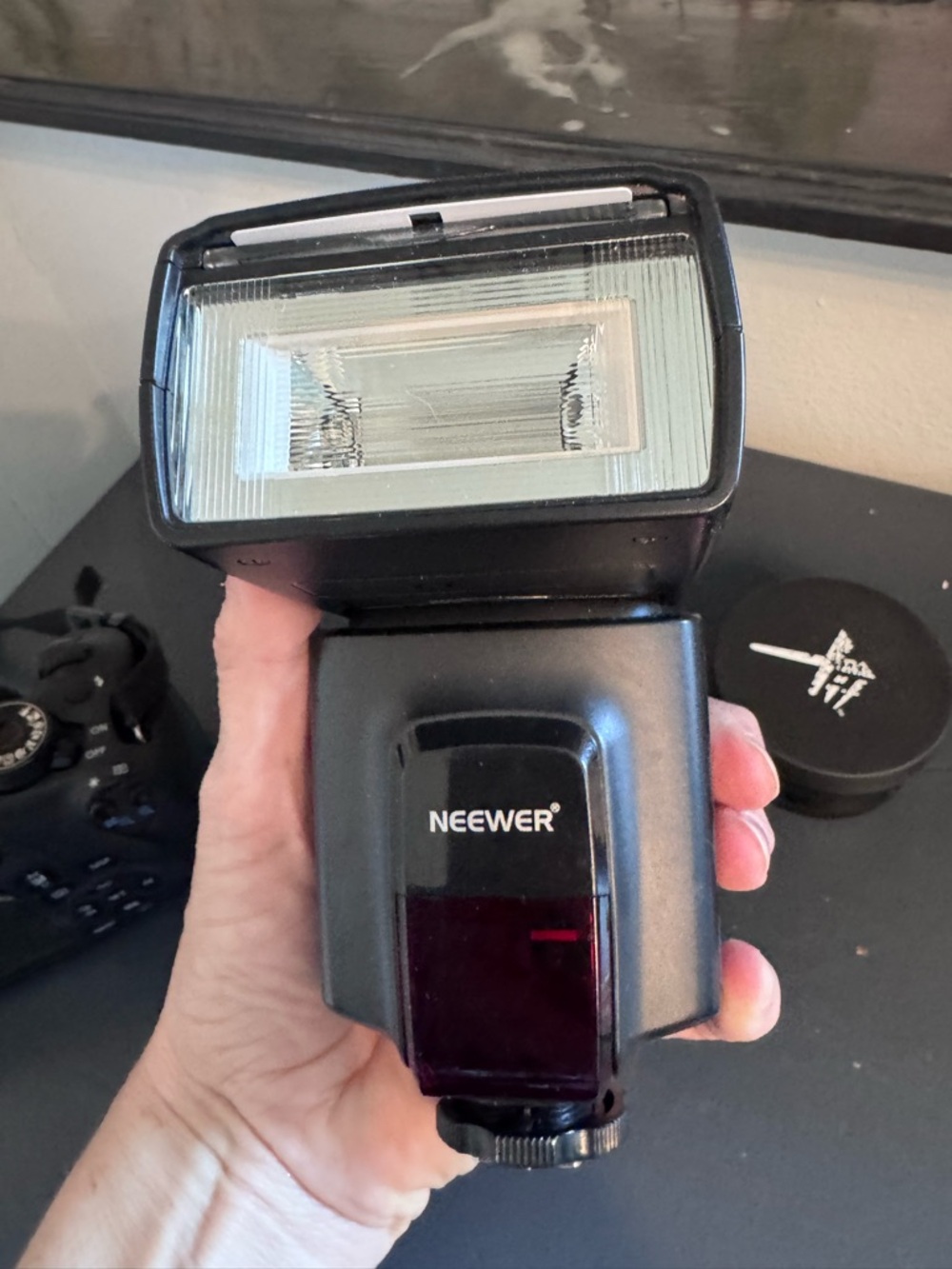 Black On-Camera Speedlite Flash for DSLR/ Mirrorless